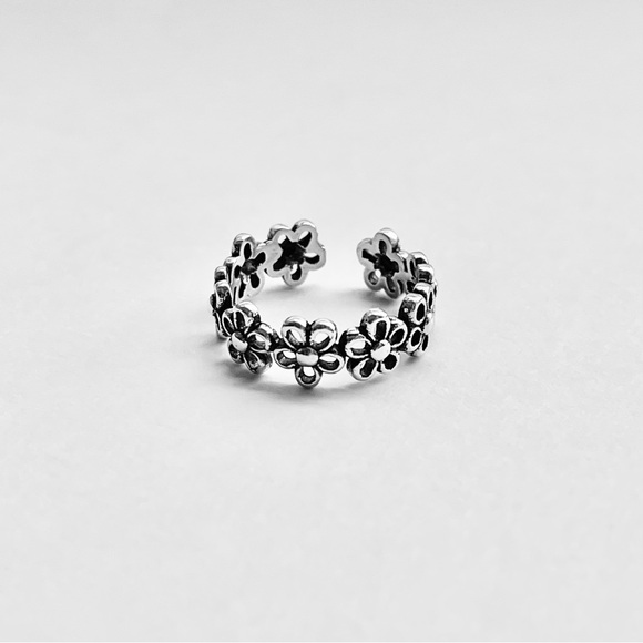 Sterling Silver Eternity Plumeria Toe Ring, Flower Rings, Hawaii Lei Jewelry - Picture 4 of 12